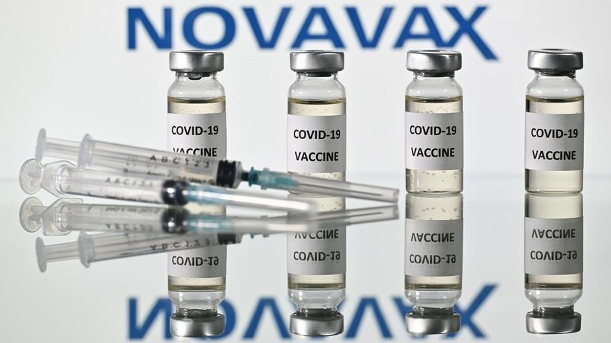 Sanidad explica quién va a recibir la nueva vacuna de Novavax contra el coronavirus