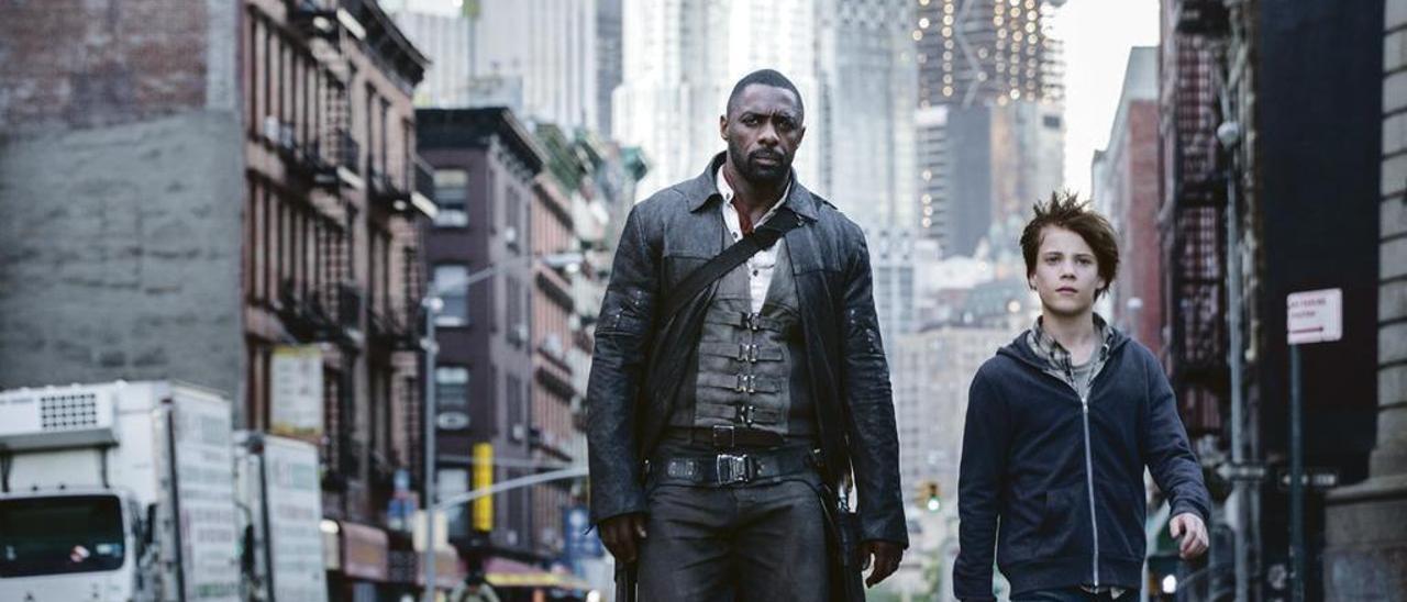 Idris Elba y Tom Taylor en la película.  // Sony Pictures