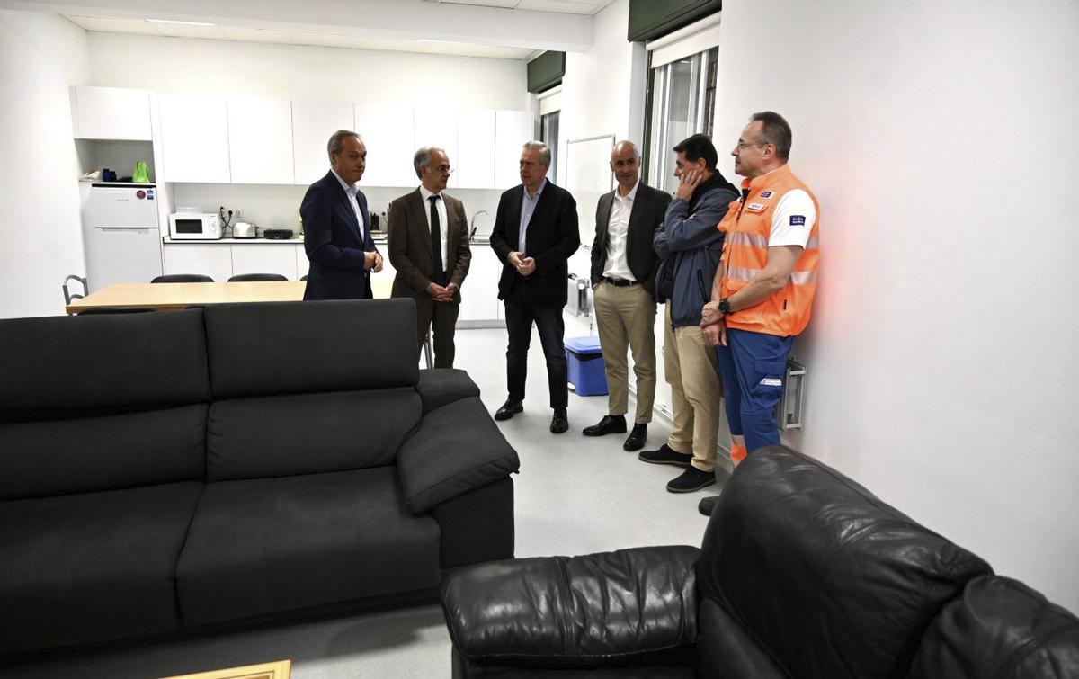 Visita a las renovadas instalaciones del 061 en Pontevedra.