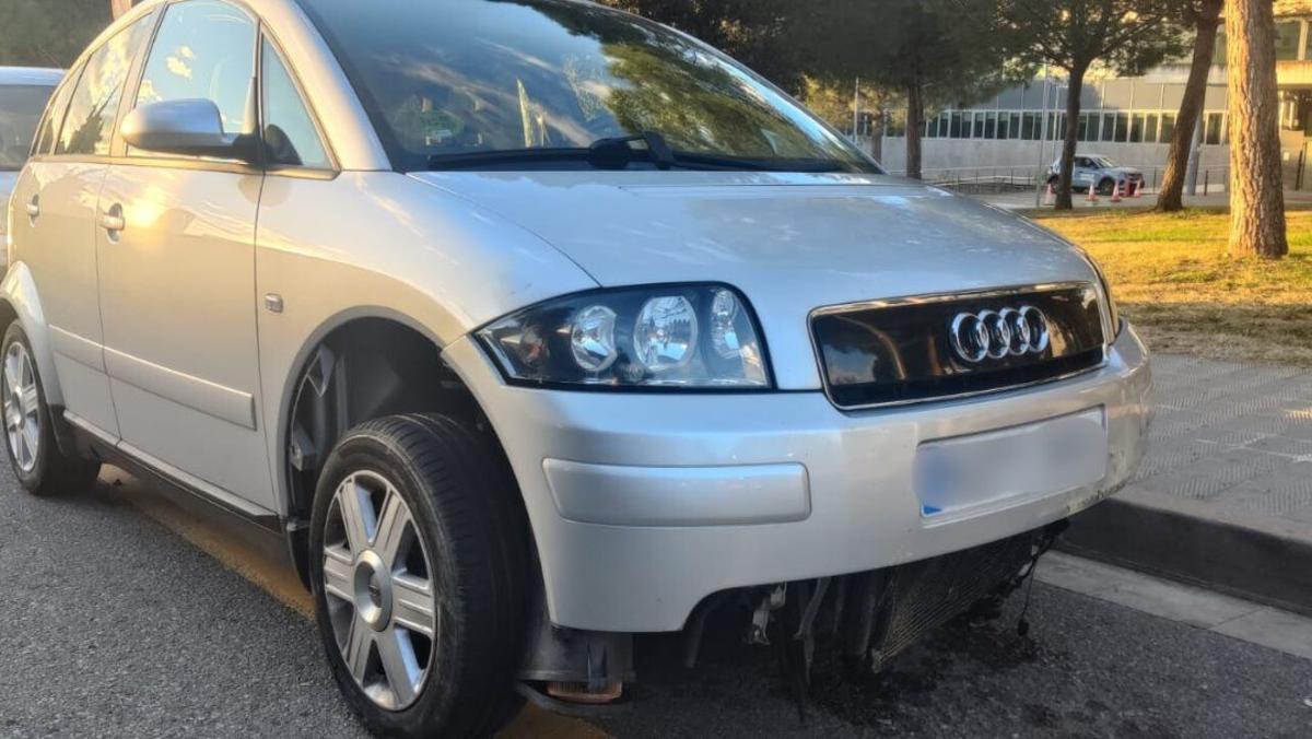 Les imatges del cotxe que va xocar contra una barricada dels pagesos a l'AP-7 a Pontós