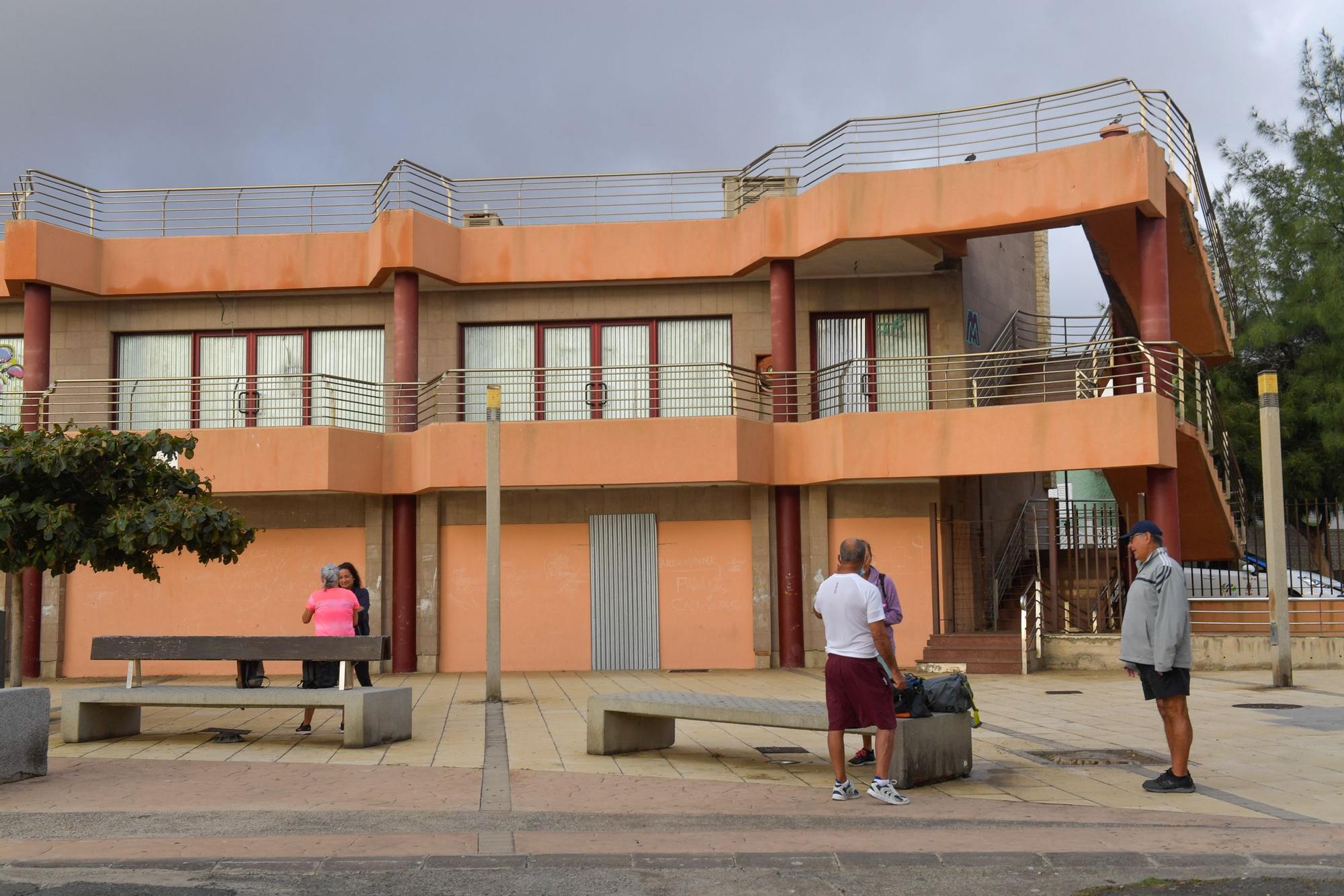 Centro comercial abandonado en La Garita (Telde).