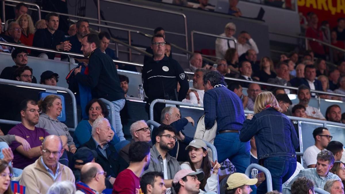 Varios aficionados del Barça se marcharon a casa tras la conclusión del tercer cuarto