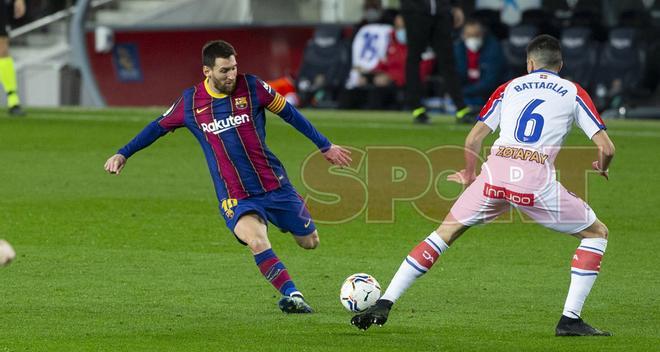 Leo Messi durante el partido de LaLiga entre el FC Barcelona y el Alavés disputado en el Camp Nou.