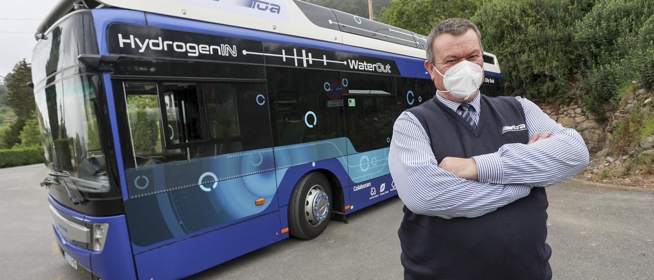 Así funciona en Oviedo el primer bus de hidrógeno cero emisiones: "Es como ir a Fitoria en avión", dicen los viajeros