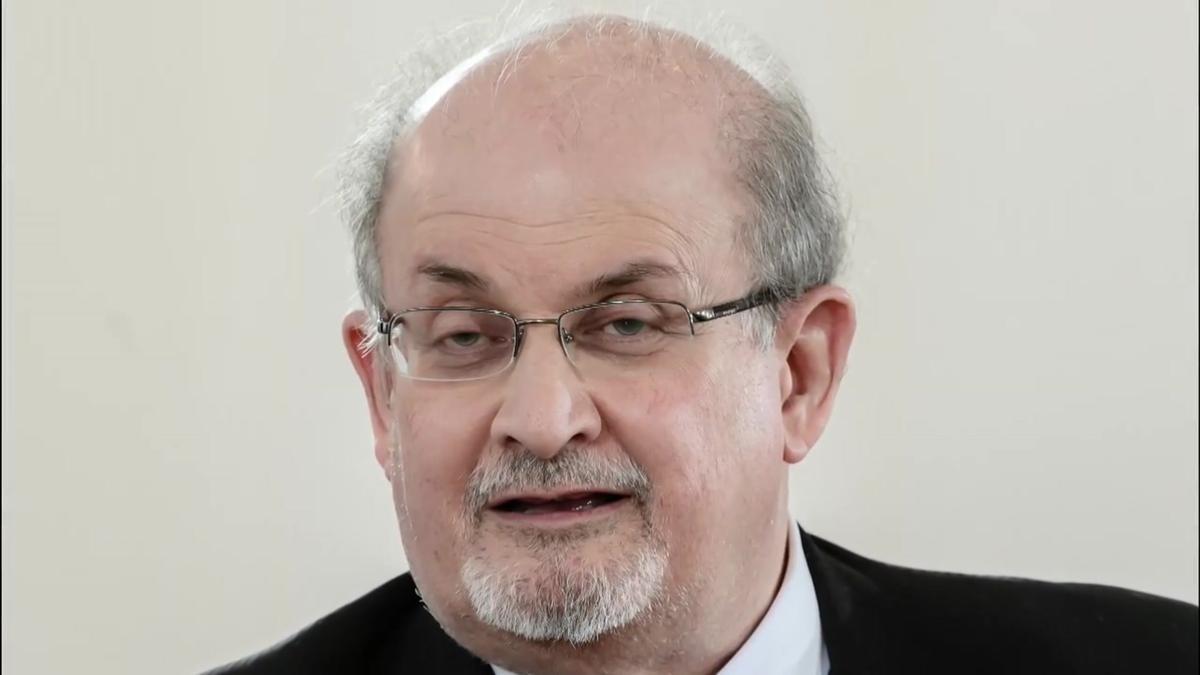 Salman Rushdie, atacado sobre el escenario durante un acto en EE.UU.