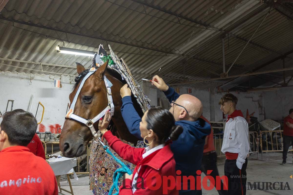 Vestir a un caballo del vino en la mañana del dos de mayo