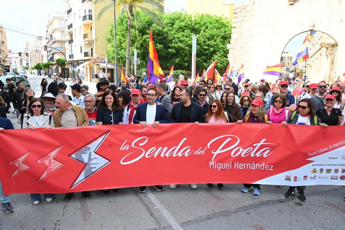 La Senda del Poeta Miguel Hernández arranca en Orihuela con cientos de participantes