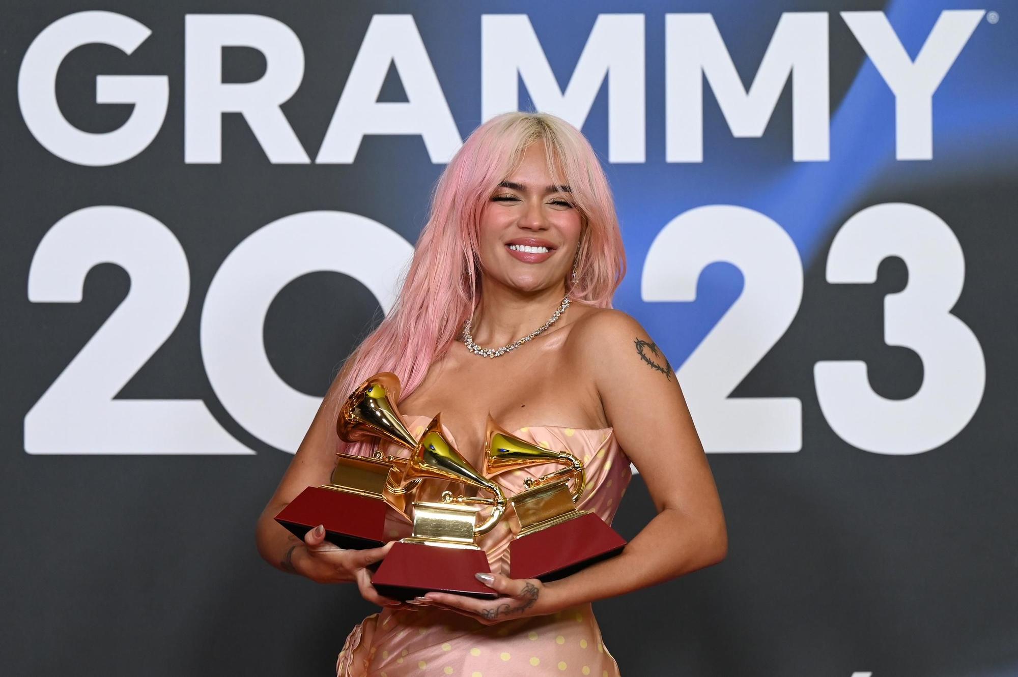 Karol G arrasa en los Latin Grammy 2023