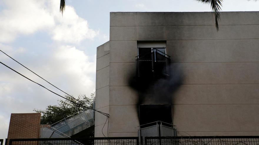 Las huellas del incendio de la residencia de Moncada a la luz del día