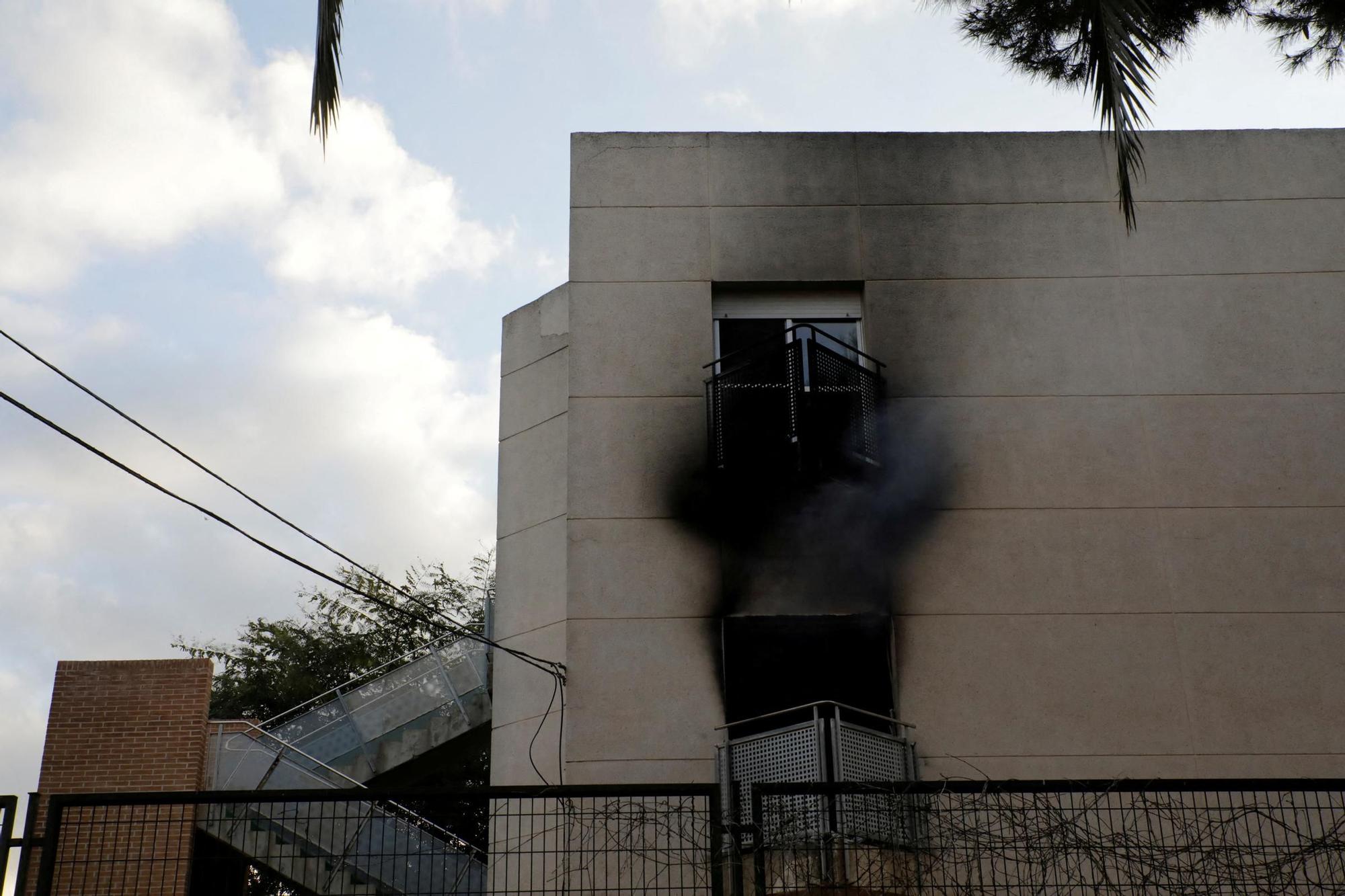 Las huella del incendio de la residencia de Moncada a la luz del día