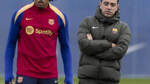 Xavi Hernández y Jules Koundé durante un entrenamiento del Barça en febrero de 2024