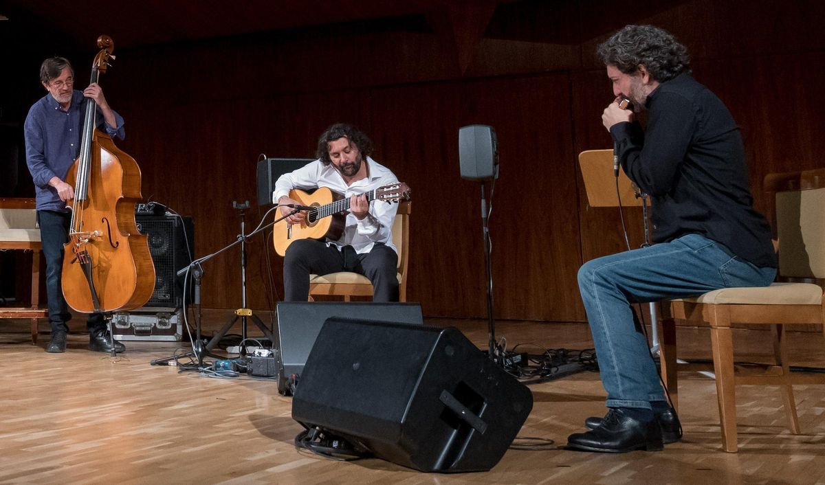 Javier Colina, Josemi Carmona y Antonio Serrano en una actuación.