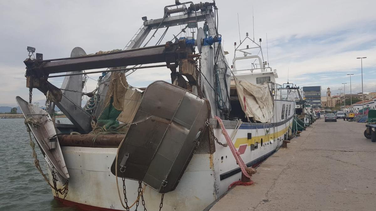 Barcos de arrastre de Castelló limpian de basura el fondo del mar Mediterráneo