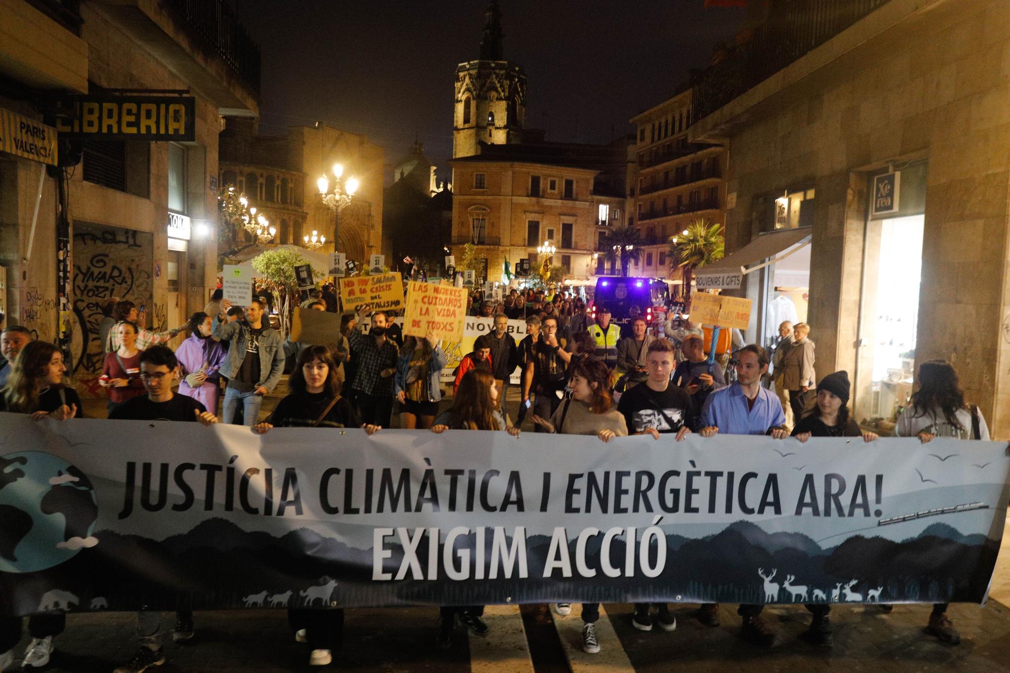 Alianza por el Clima organiza una manifestación en València para exigir justicia climática.
