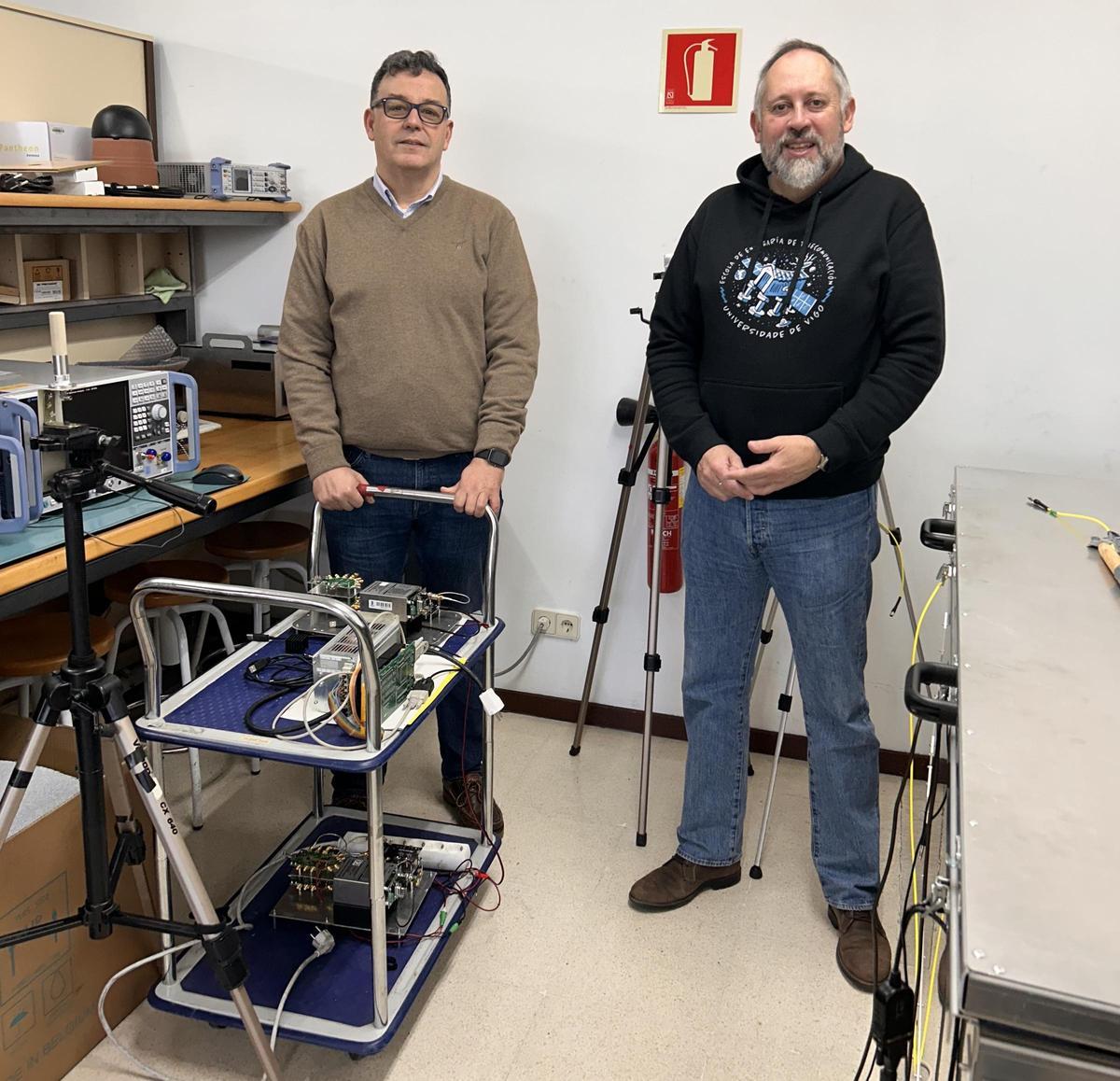 Los catedráticos Manuel García e Íñigo Cuiñas, investigadores de Telecomunicación de la UVigo, impulsores de este proyecto.
