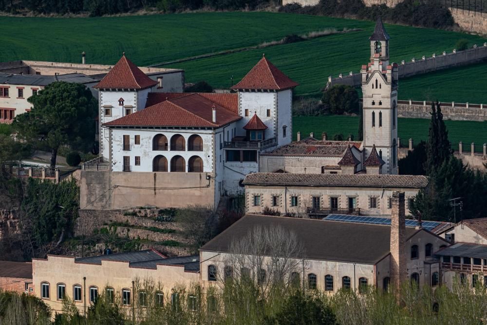 Palà de Torroella, palauet i església del Roser.