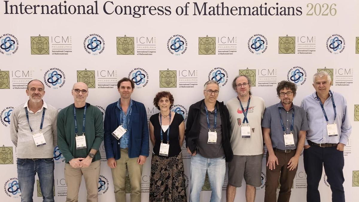 Per l'equerra, Xavier Cabré, Xavier Tolsa, Joan Bruna, Montserrat Alsina, Joaquim Ortega-Cerdà, Javier Gómez-Serrano, David Asperó i Gabriel Navarro, de la Societat Catalana de Matemàtiques