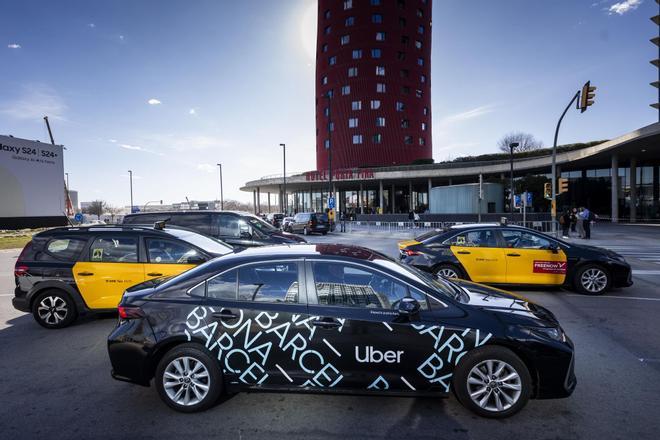 Els taxistes mantenen la convocatòria de protestes al Prat contra els VTCs