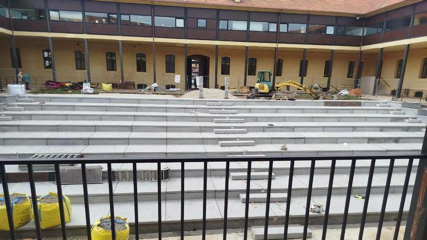 El patio del antiguo cuartel de El Coto encara la recta final de su transformación