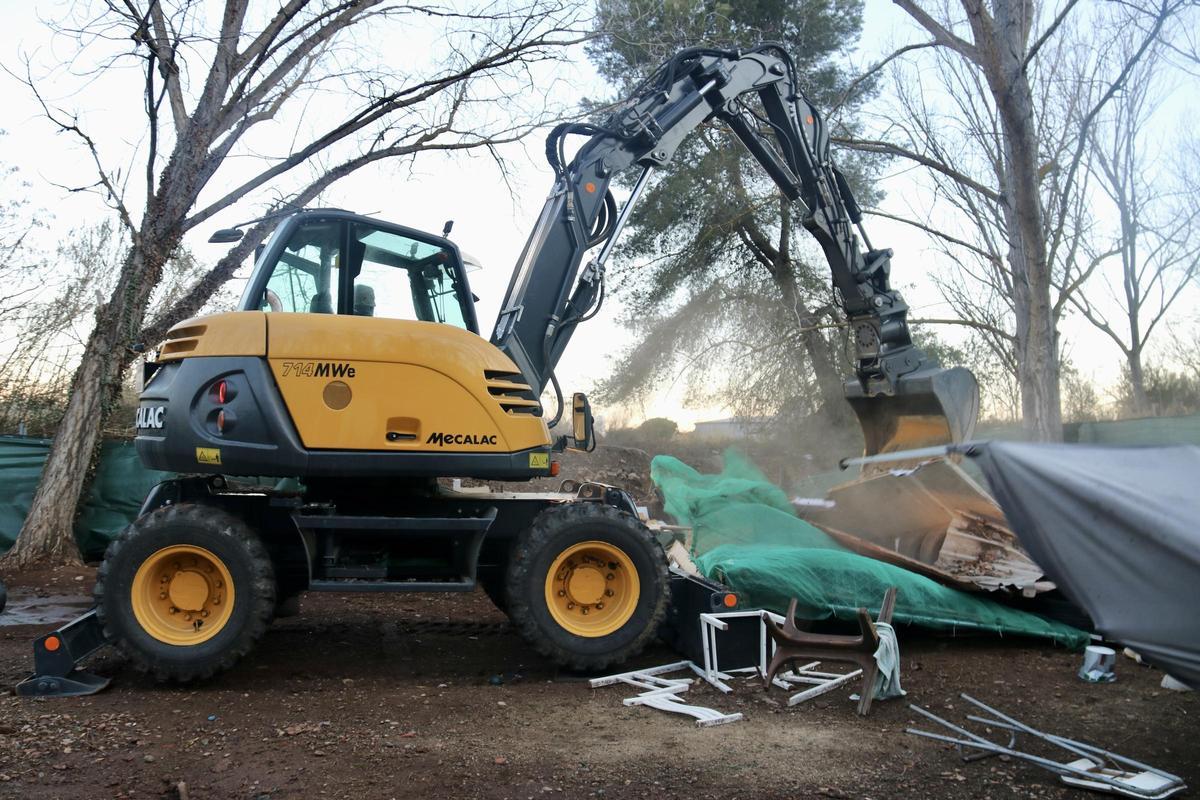 Dispositivo para eliminar un conjunto de barracas junto al Besòs en Montcada i Reixac