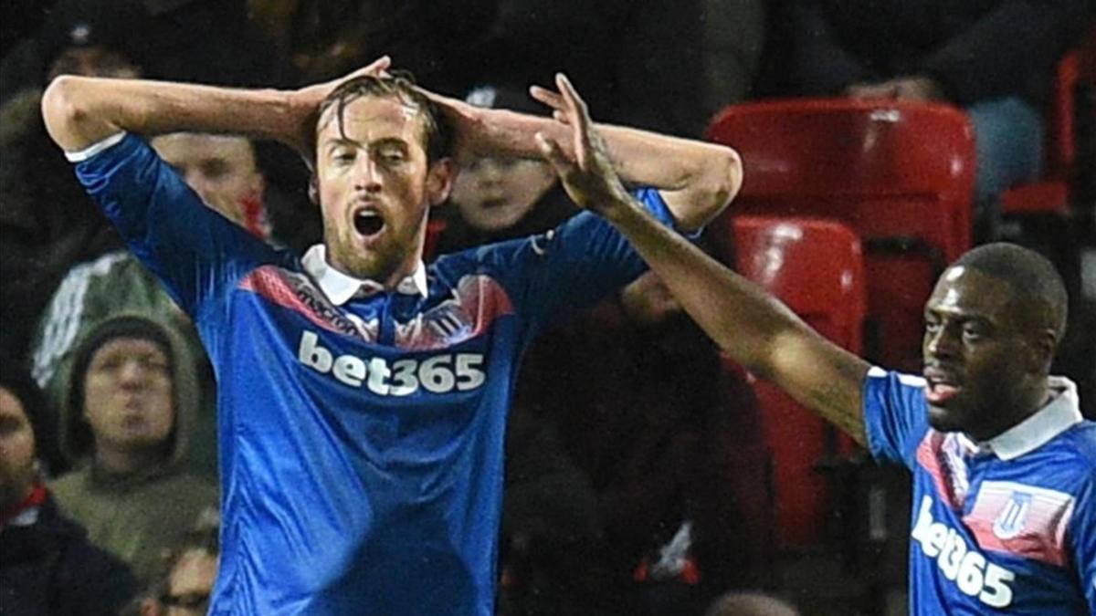 Peter Crouch apunta al Chelsea