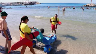 Las playas accesibles de Benidorm, cada vez con más usuarios