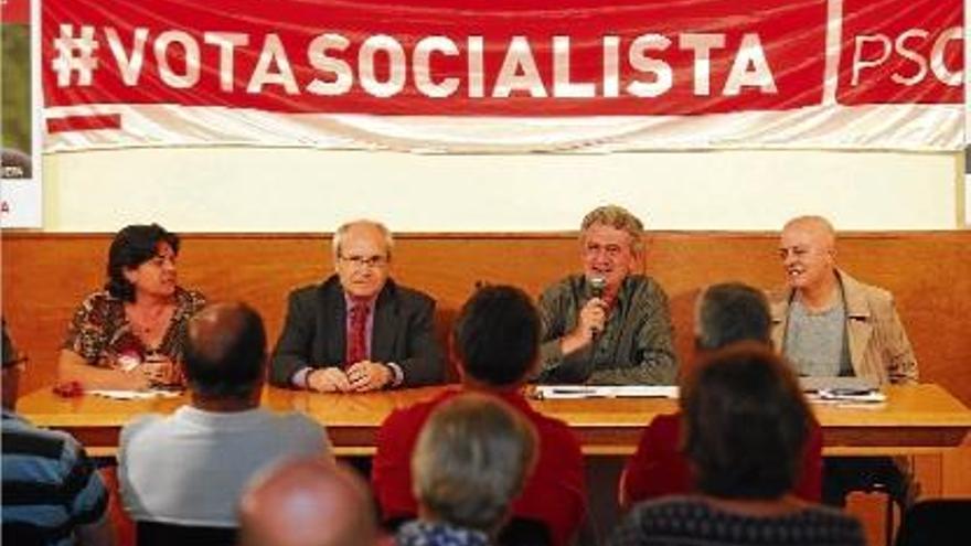 Odón Elorza i José Montilla van acompanyar ahir Rafel Bruguera en un acte a Sant Feliu de Guíxols.