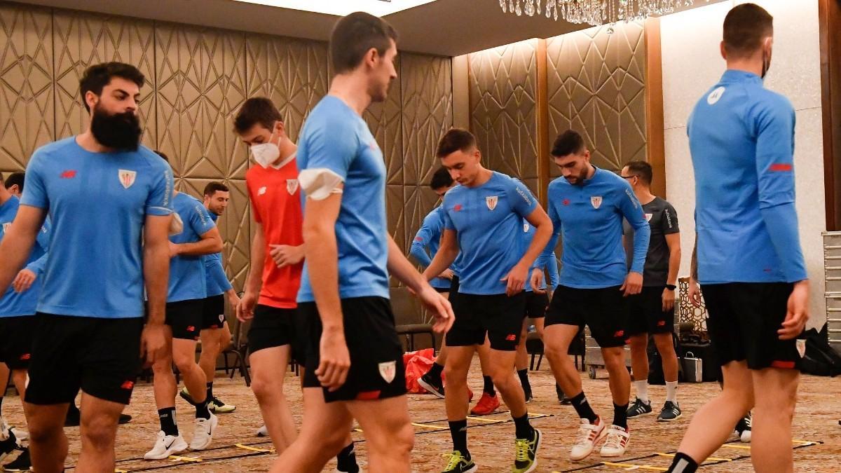 El Athletic Club se entrena bajo la lluvia y aún sin Unai Núñez