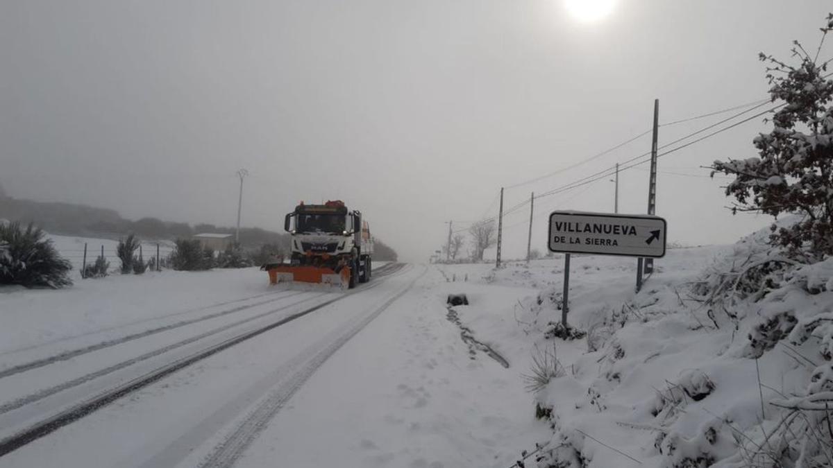 Actuación de las máquinas en Villanueva de la Sierra. | A. S. 