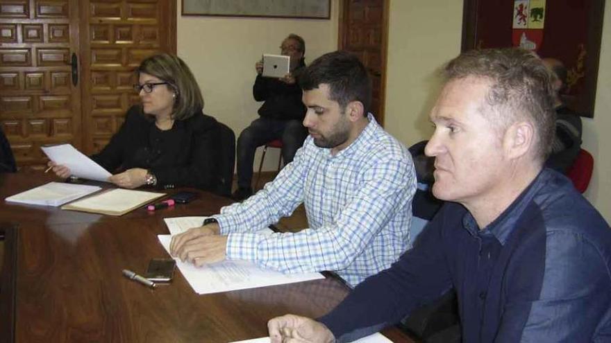 Concejales del PP en el Ayuntamiento de Morales del Vino durante el último pleno.