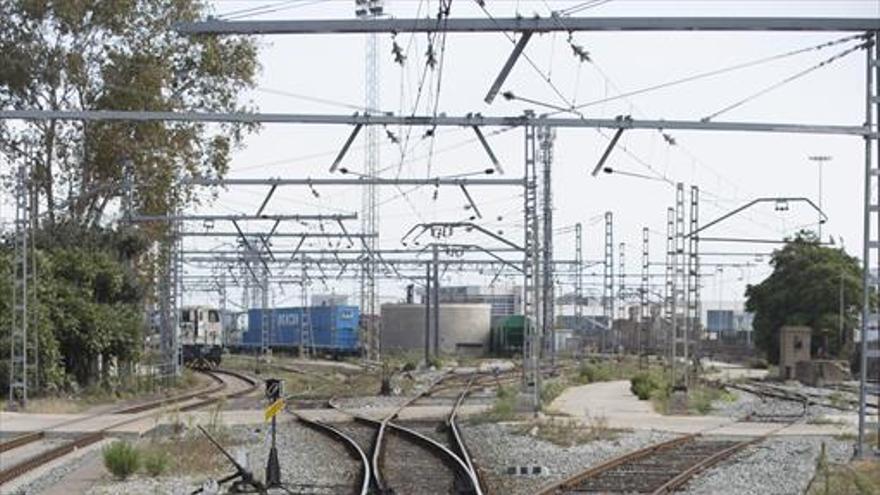 Adif abre el trámite para electrificar la línea de tren Mérida-Puertollano
