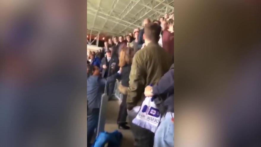 El presidente del Sporting se encara con un aficionado en el palco del Tartiere tras el derbi