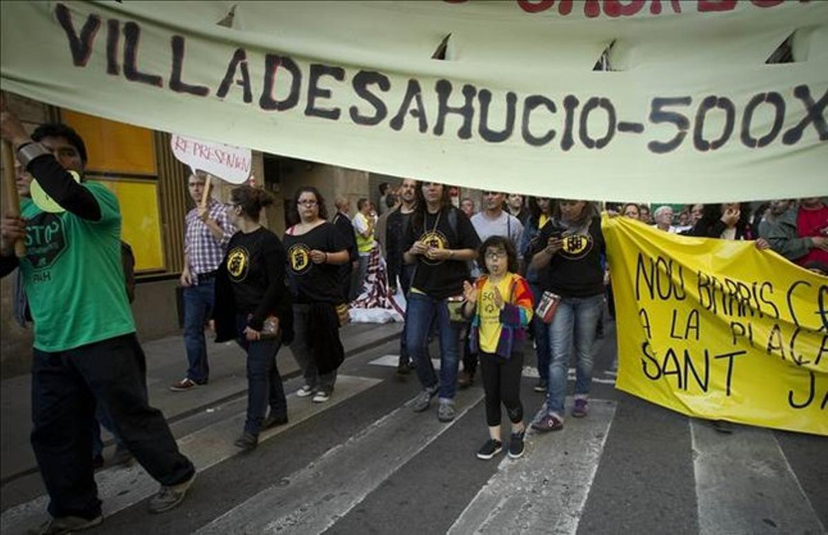 Los manifestantes llegan a Sant Jaume.