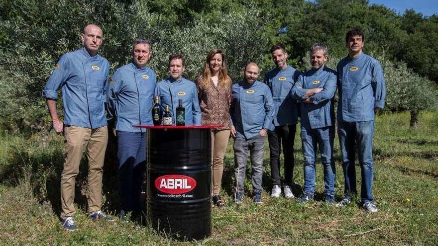 Los chefs participantes, con Elena Pérez Canal. // FdV