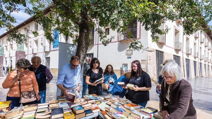 La Fireta Solidària del Llibre Usat organizada por la UPG triplica las ventas