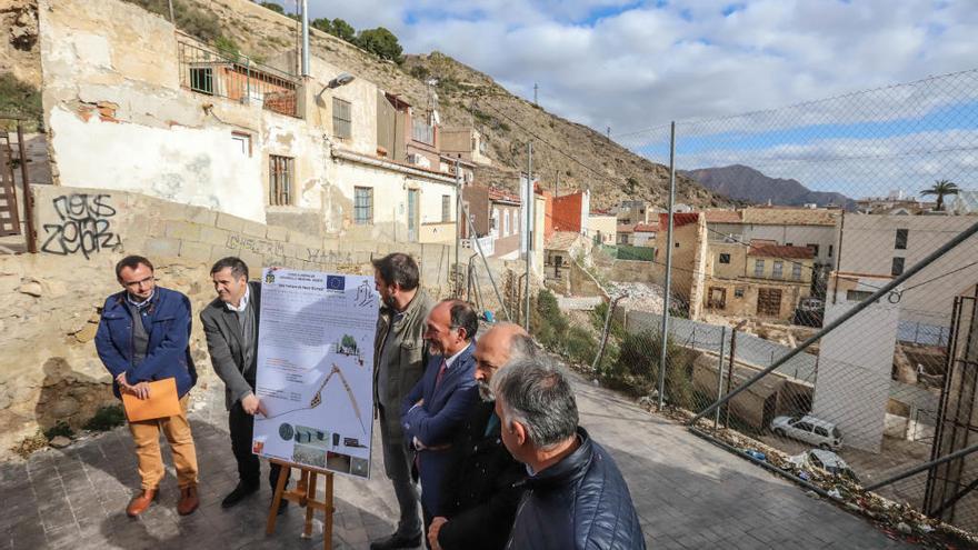 Orihuela acondicionará un itinerario por el entorno del Monte de San Miguel