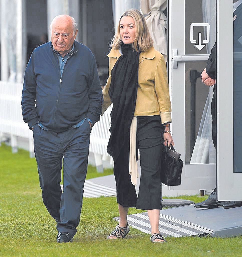 Amancio Ortega Y Marta Ortega En Familia En Casas Novas amancio-ortega-y-marta-ortega-en-familia-en-casas-novas