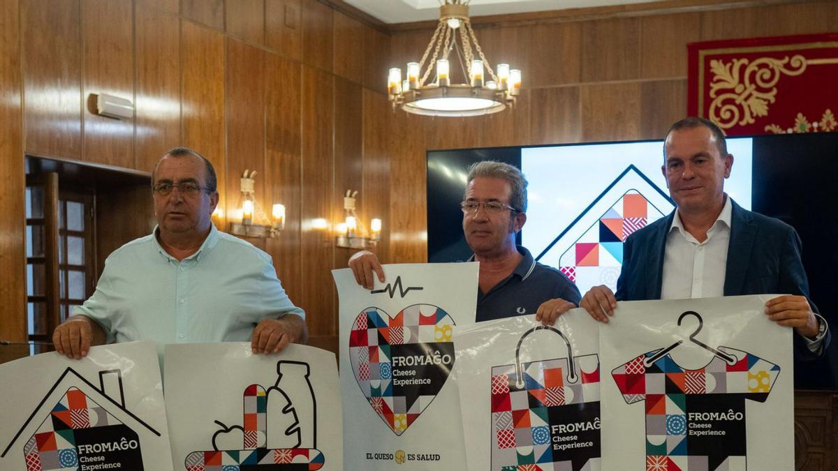 Ángel Sánchez, Ángel Hernández y Francisco José Requejo, durante la presentación. |