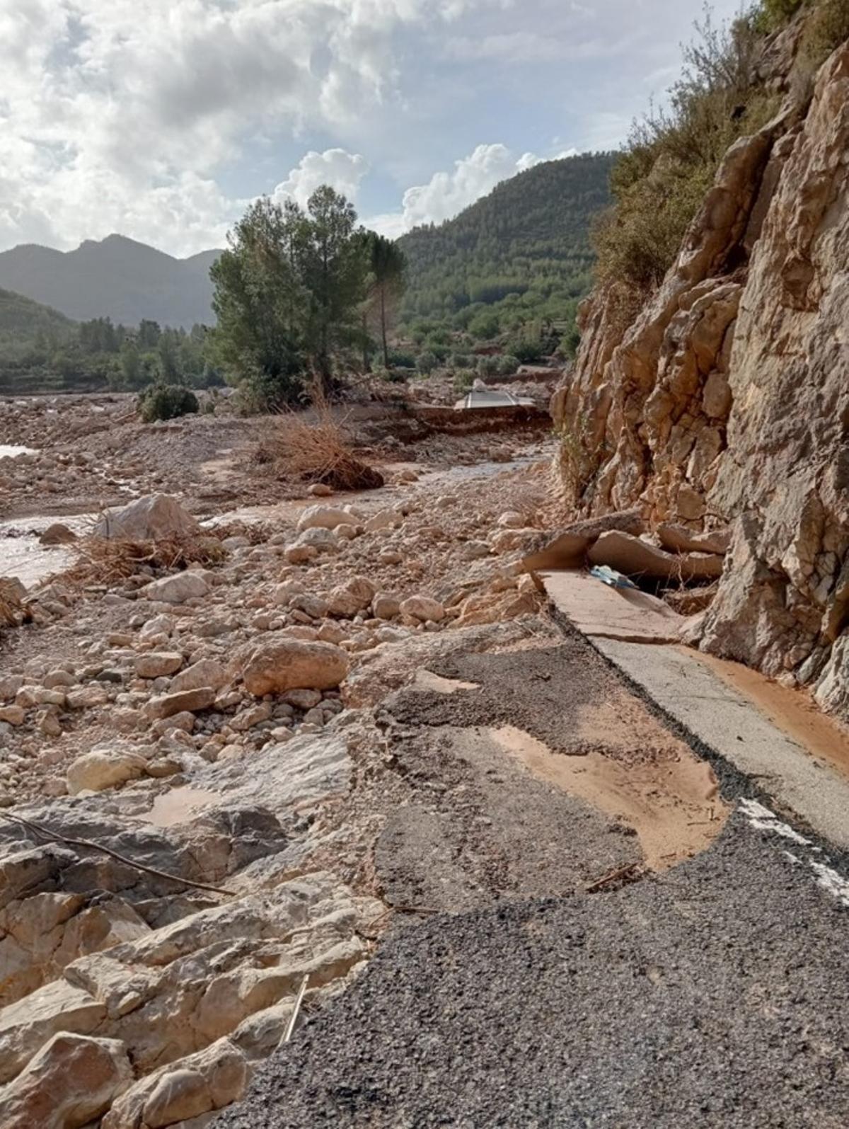 Carretera destruida en Sot.