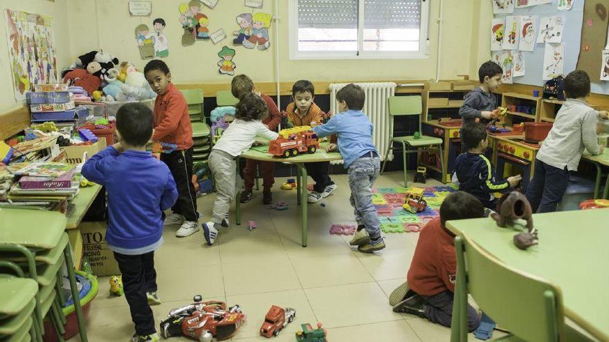 Varios niños, usuarios del programa Madrugadores.