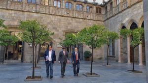El vicepresidente del Govern, Oriol Junqueras; el ’president’, Carles Puigdemont, y el ’conseller’ de Presidència, Jordi Turull, este martes.