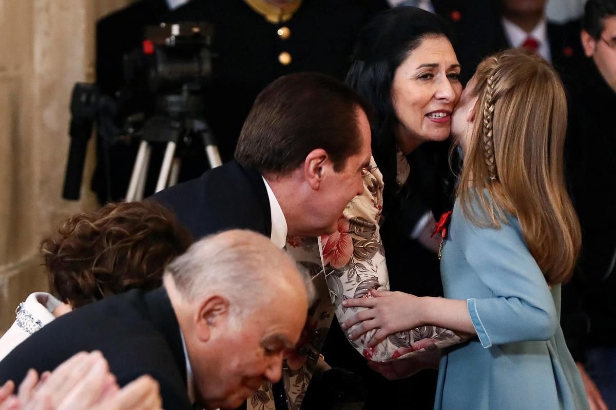 La princesa Leonor recibe el Toisón de Oro de manos de Felipe VI