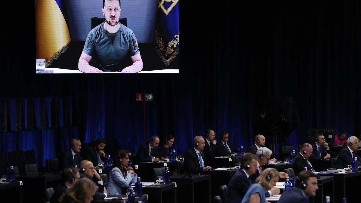 Zelenski interviene en la cumbre de la OTAN por videoconferencia.