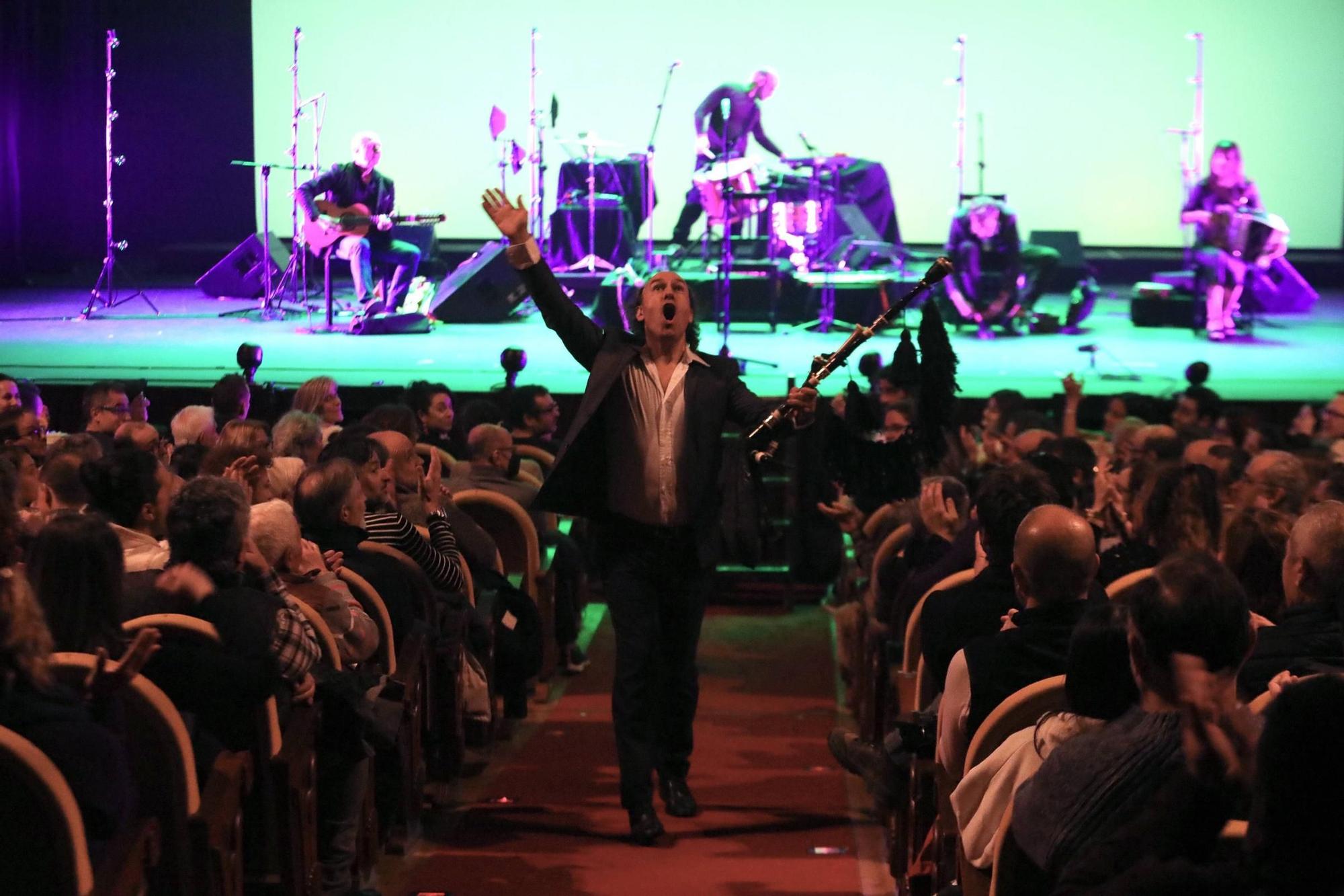 El concierto del gaitero Carlos Núñez en Gijón, en imágenes