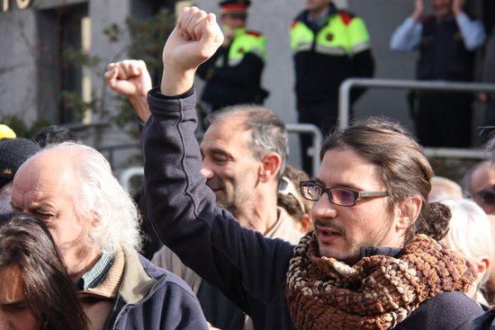 Concentració davant dels jutjats de Puigcerdà en suport a un CDR de la Cerdanya