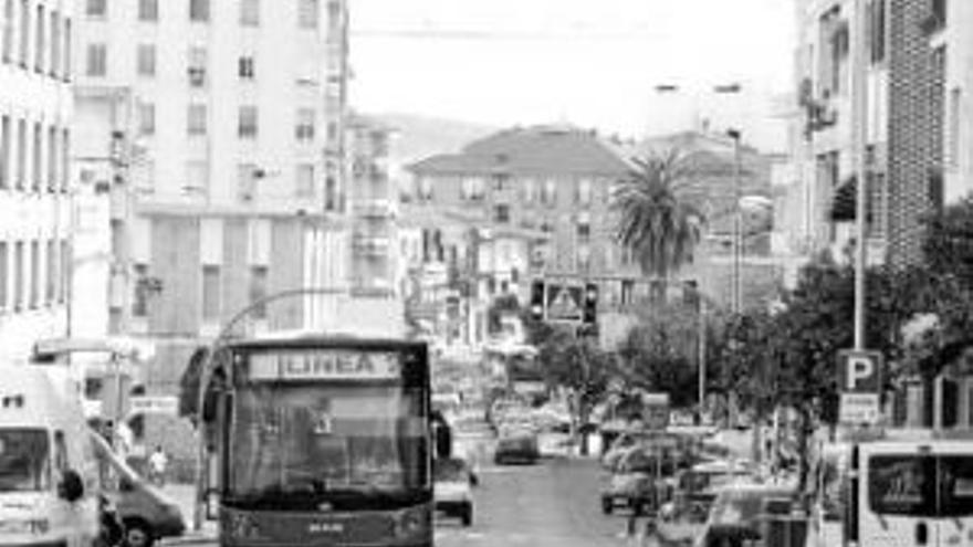 Los vecinos piden participar en los cambios del autobús urbano