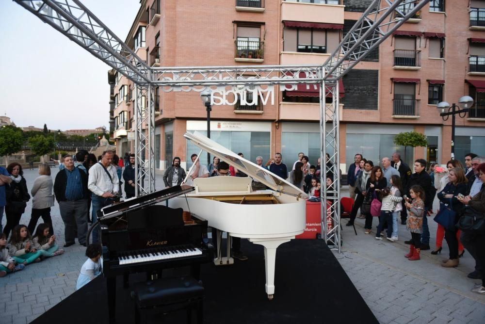 'Pianos en la calle' Paseo Escultor González Moreno