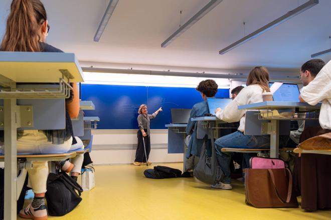 La Generalitat tramitará 197.000 becas para alumnos de estudios superiores en la primera convocatoria que asume