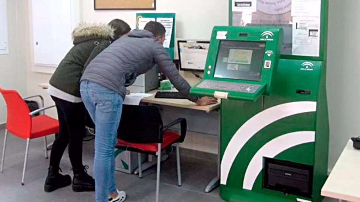 Mucho ojo con cobrar ayudas del SEPE de forma fraudulenta: esta es la multa que puede caerte