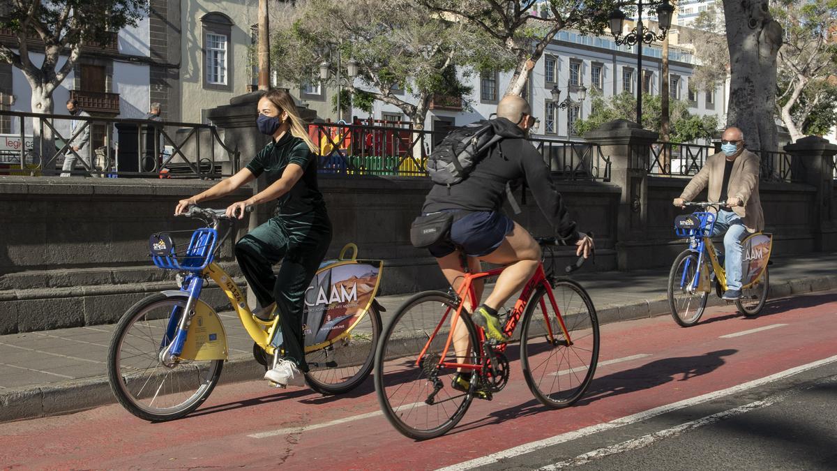 Urbanismo licita por 900.000 euros el carril bici en la Avenida Marítima -  La Provincia
